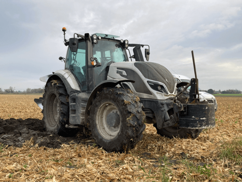 Traktor του τύπου Valtra T154, Gebrauchtmaschine σε TREMEUR (Φωτογραφία 1)