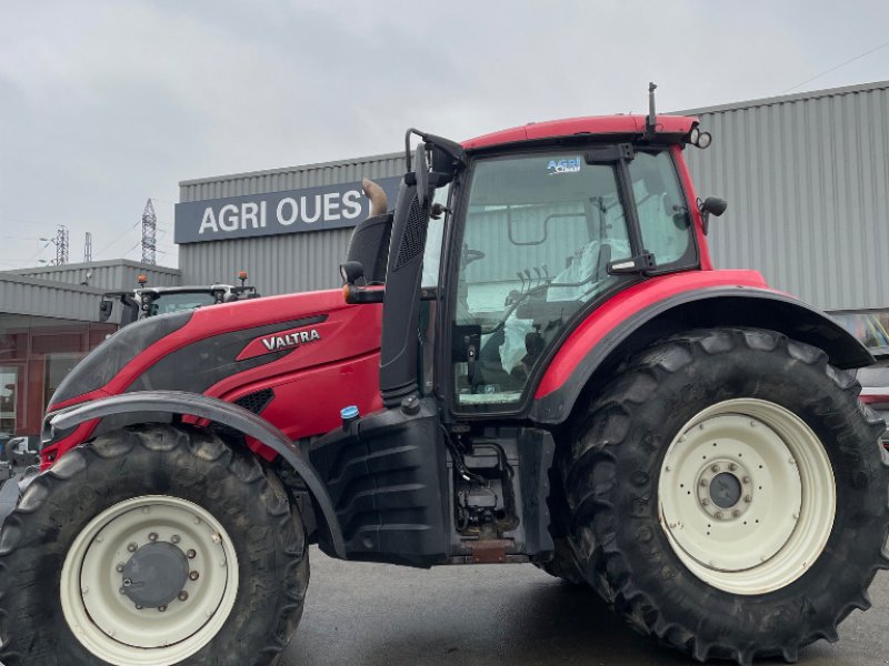 Traktor tip Valtra T154H, Gebrauchtmaschine in FLERS