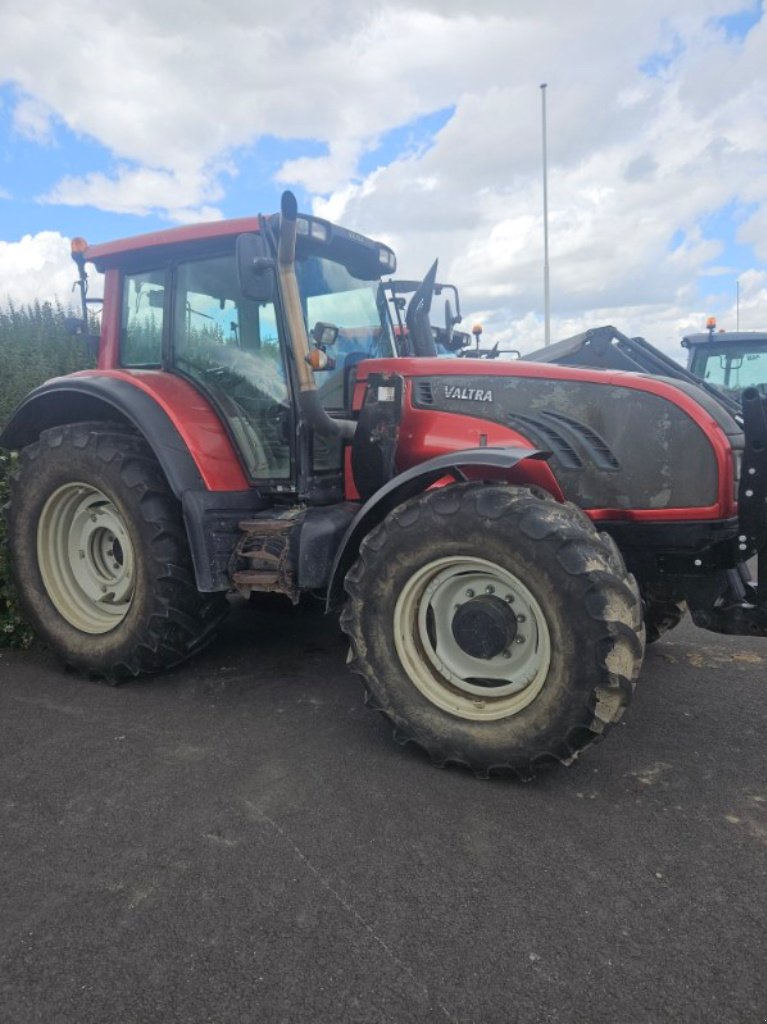 Traktor of the type Valtra T162V, Gebrauchtmaschine in FLERS (Picture 2)