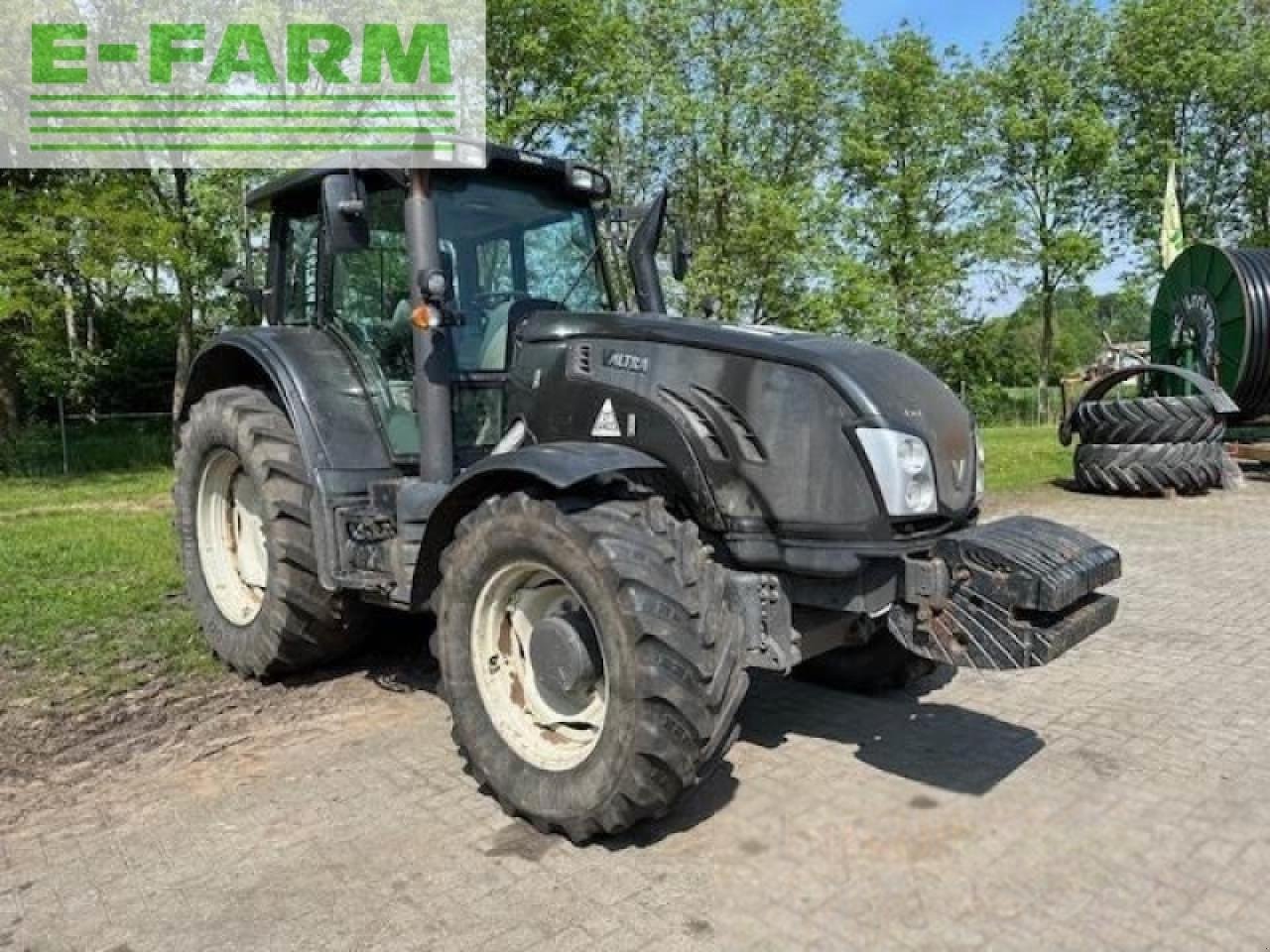 Traktor of the type Valtra t163 direct - 2015, Gebrauchtmaschine in gg VEGHEL (Picture 1)