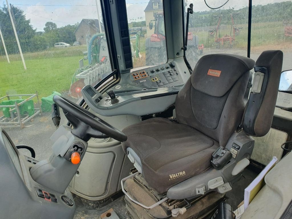 Traktor typu Valtra T163 VERSU, Gebrauchtmaschine v DOMFRONT (Obrázek 11)