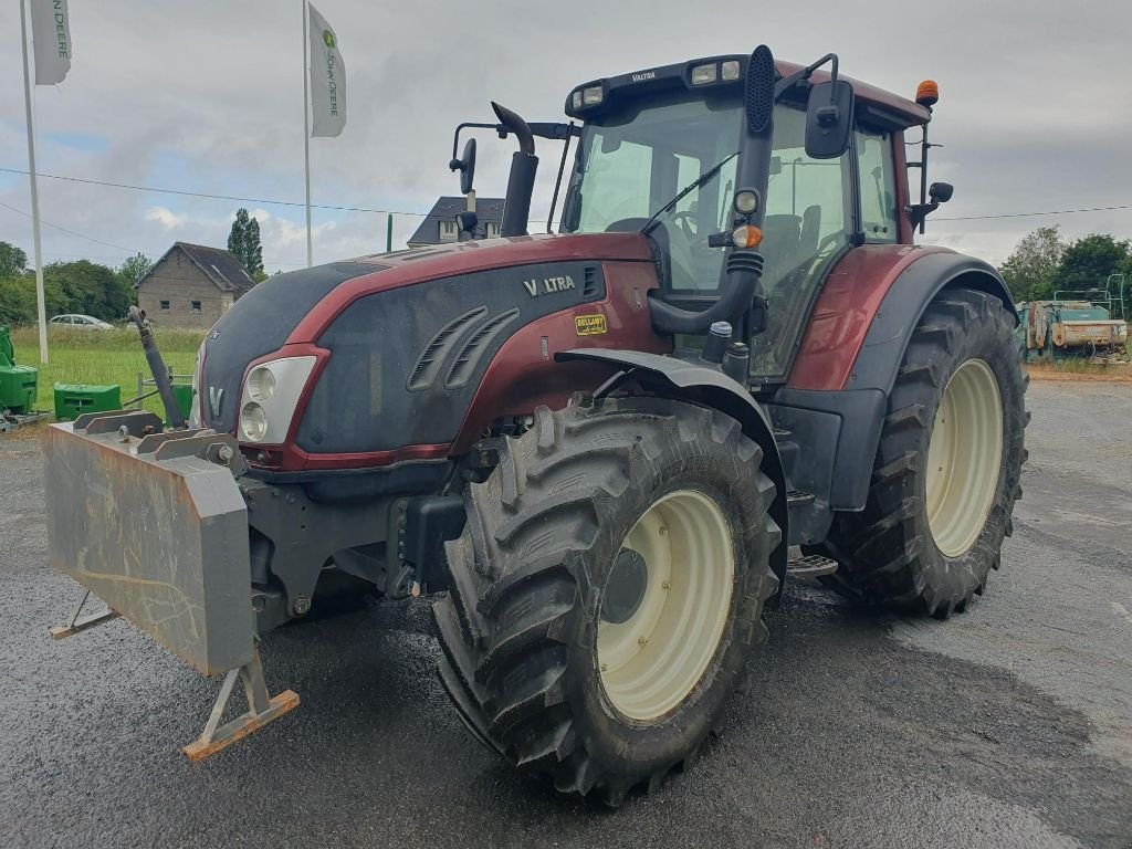 Traktor des Typs Valtra T163 VERSU, Gebrauchtmaschine in DOMFRONT (Bild 1)