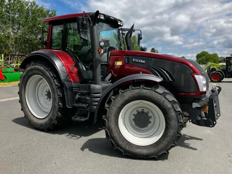 Traktor типа Valtra T163D, Gebrauchtmaschine в Schwend (Фотография 8)