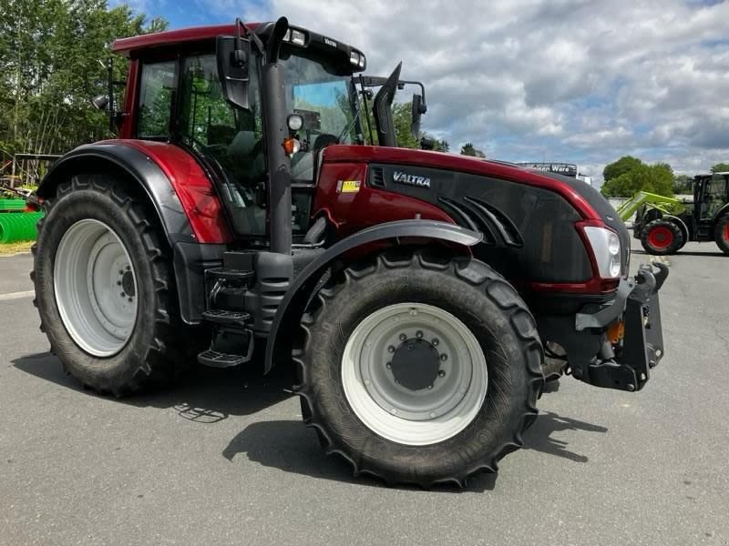 Traktor van het type Valtra T163D, Gebrauchtmaschine in Schwend (Foto 4)