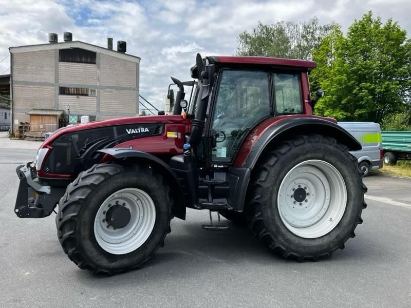 Traktor van het type Valtra T163D, Gebrauchtmaschine in Schwend (Foto 5)