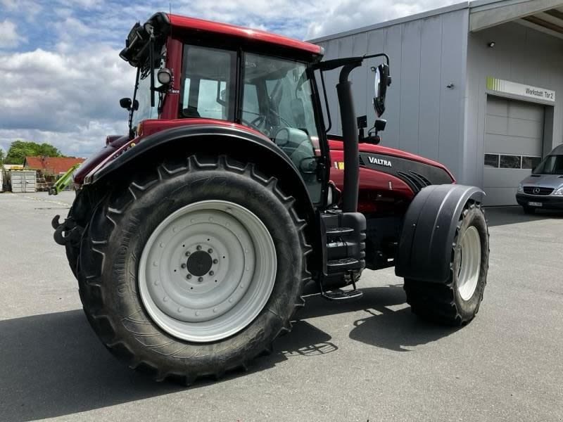 Traktor van het type Valtra T163D, Gebrauchtmaschine in Schwend (Foto 10)