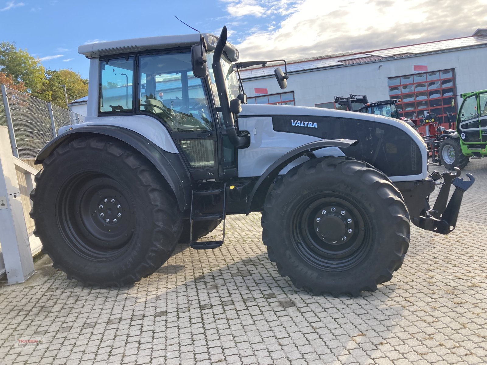 Traktor van het type Valtra T170, Gebrauchtmaschine in Mainburg/Wambach (Foto 8)