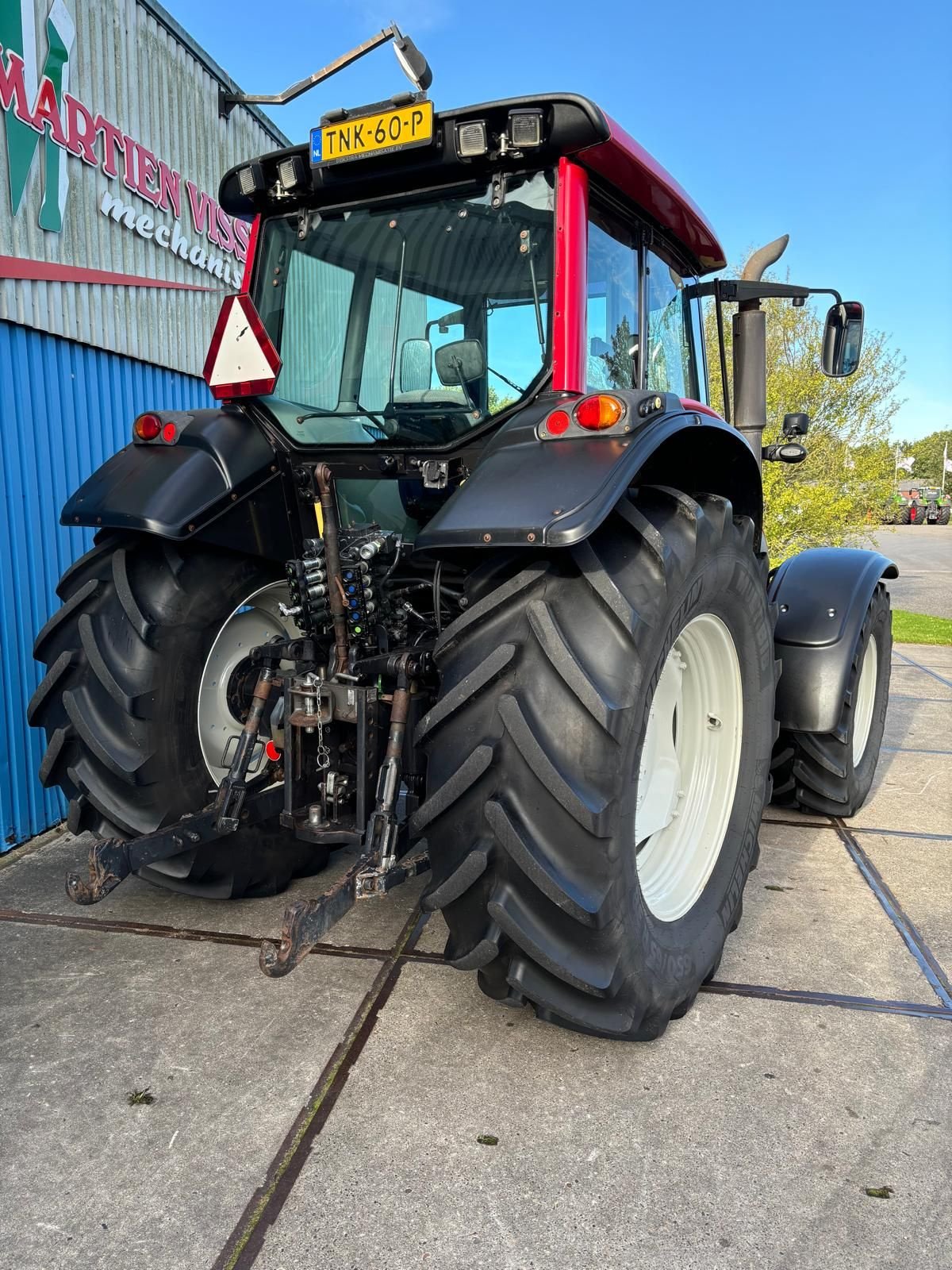 Traktor des Typs Valtra T171, Gebrauchtmaschine in Joure (Bild 4)