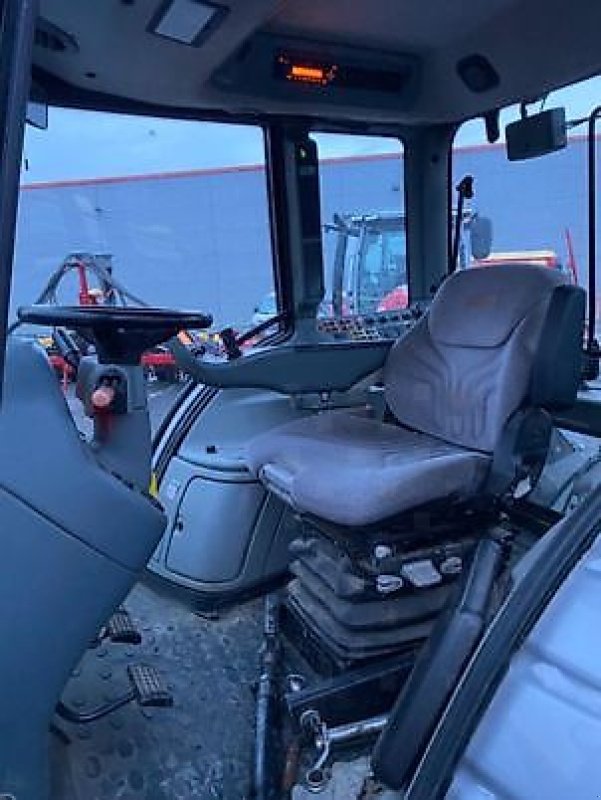 Traktor tipa Valtra T172 HITECH, Gebrauchtmaschine u Sainte-Croix-en-Plaine (Slika 8)