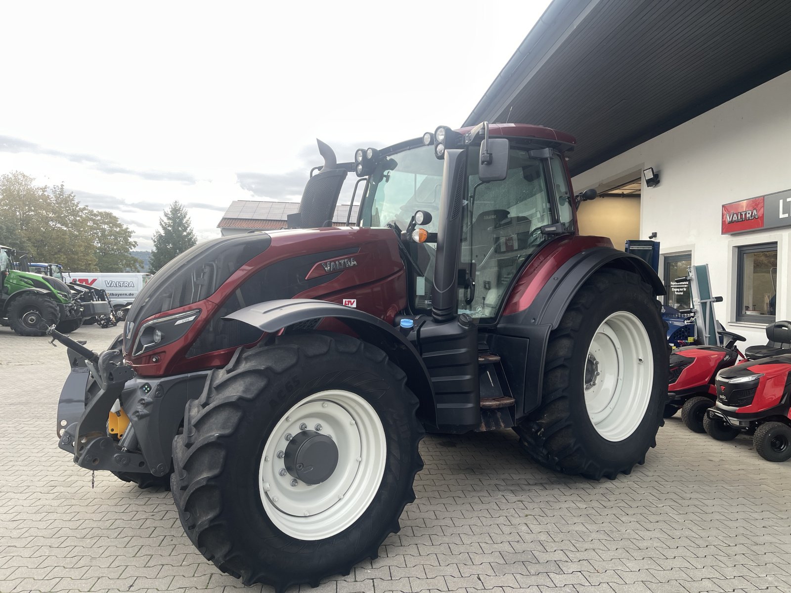 Traktor van het type Valtra T174 A, Gebrauchtmaschine in Deggendorf (Foto 2)