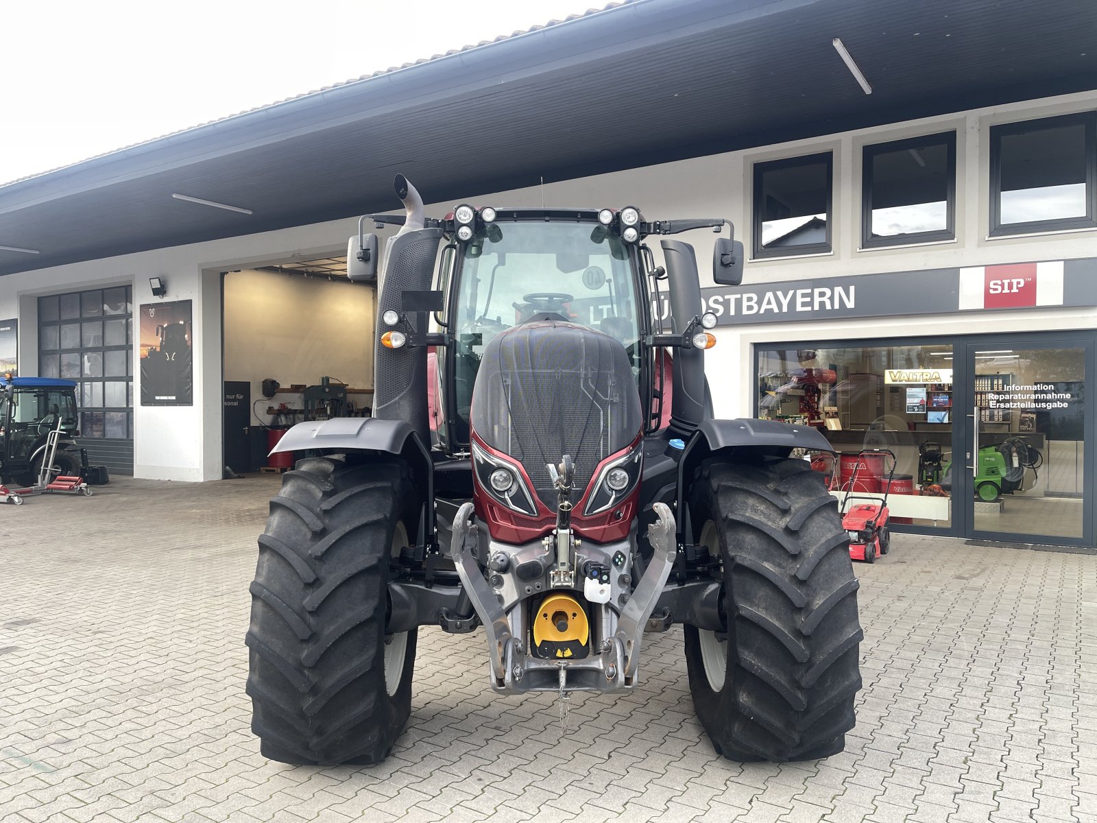 Traktor del tipo Valtra T174 A, Gebrauchtmaschine en Deggendorf (Imagen 4)