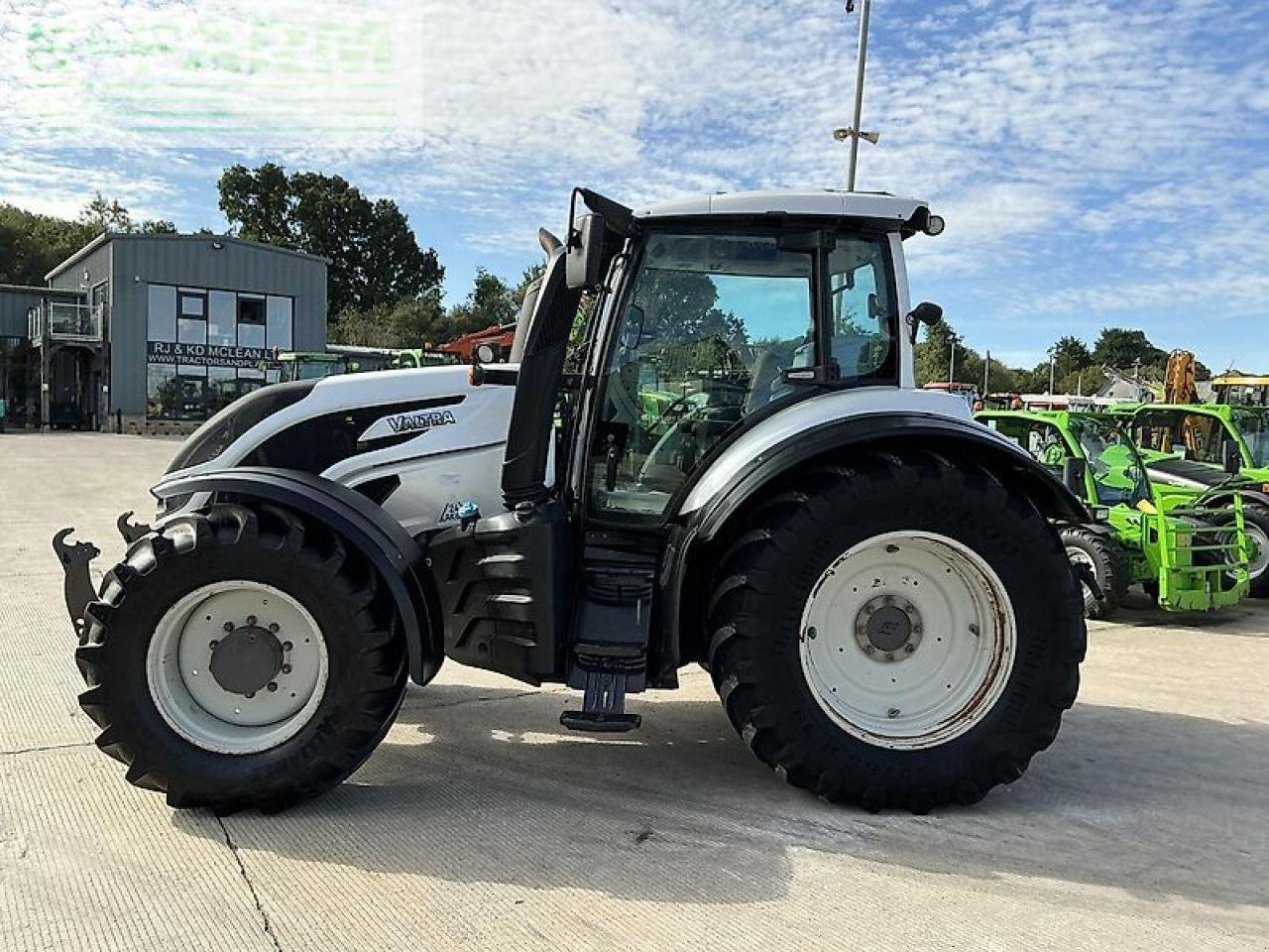 Traktor типа Valtra t174 active tractor (st20875), Gebrauchtmaschine в SHAFTESBURY (Фотография 5)