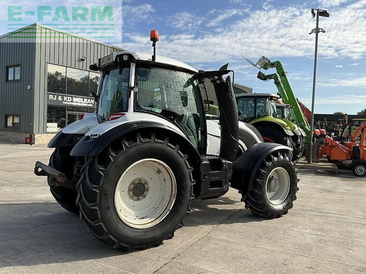 Traktor типа Valtra t174 active tractor (st20875), Gebrauchtmaschine в SHAFTESBURY (Фотография 9)