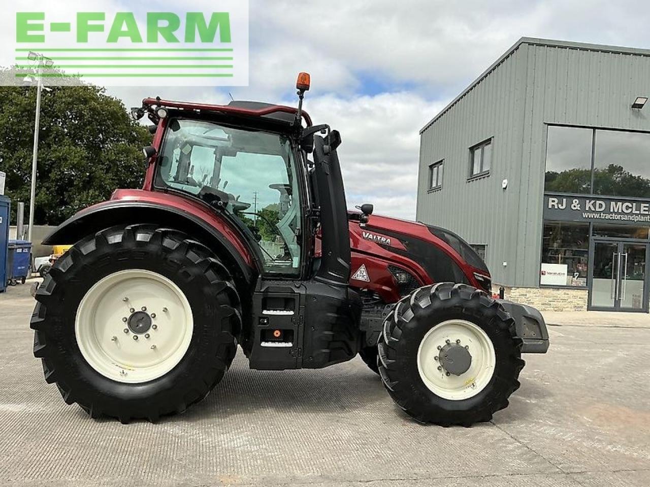 Traktor типа Valtra t174 active twin track reverse tractor (st20714), Gebrauchtmaschine в SHAFTESBURY (Фотография 1)