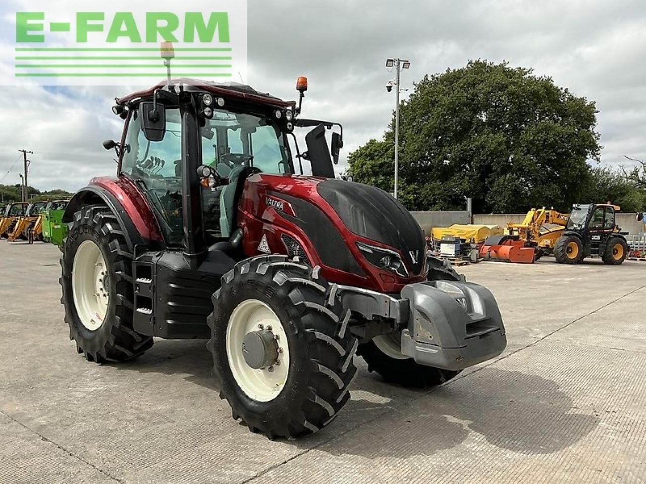 Traktor типа Valtra t174 active twin track reverse tractor (st20714), Gebrauchtmaschine в SHAFTESBURY (Фотография 2)