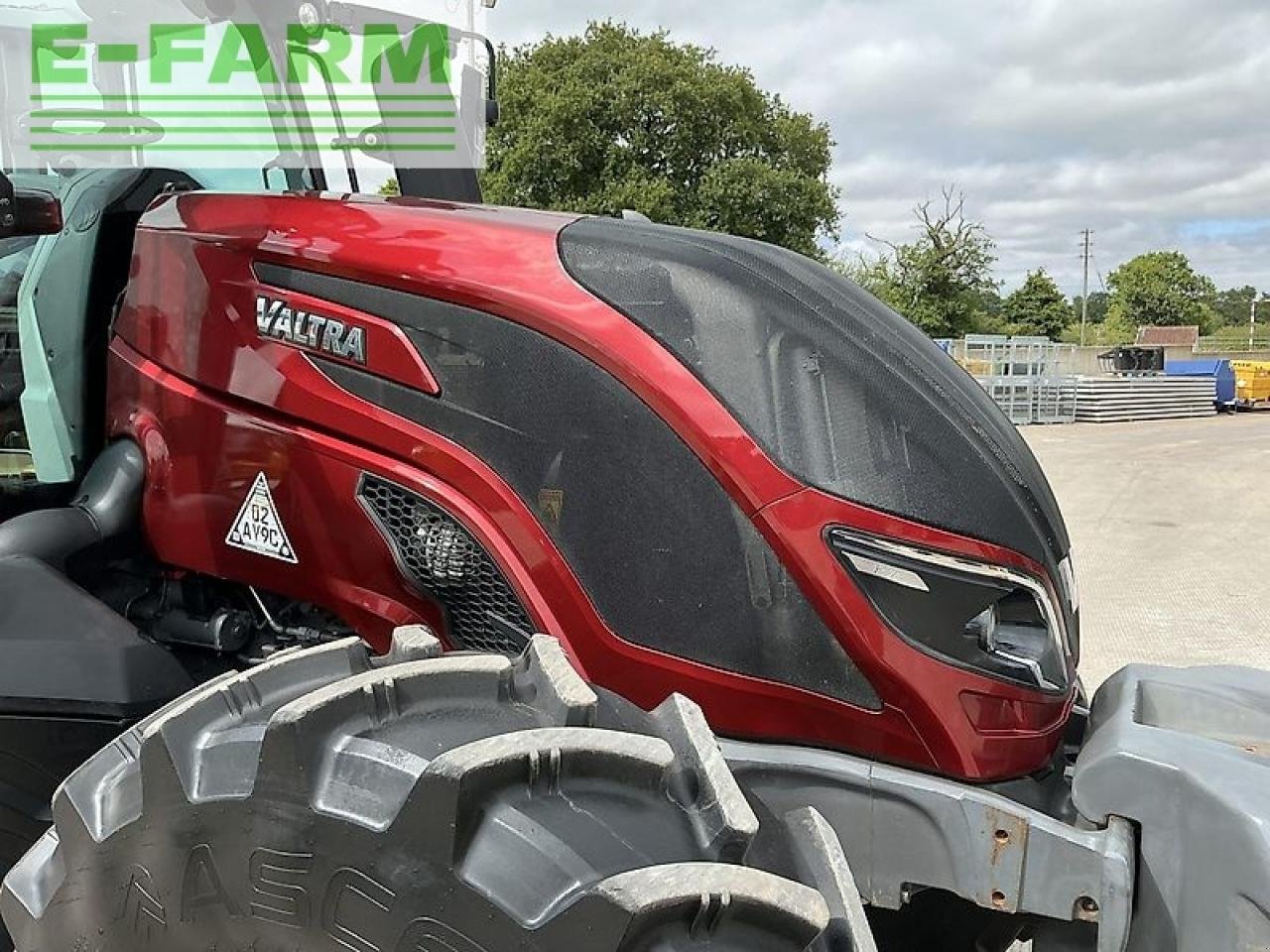 Traktor типа Valtra t174 active twin track reverse tractor (st20714), Gebrauchtmaschine в SHAFTESBURY (Фотография 10)