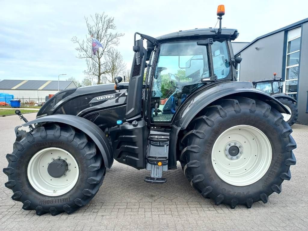 Traktor van het type Valtra T174 Direct Smart Touch, 2021, 450 hours!, Gebrauchtmaschine in Marknesse (Foto 3)