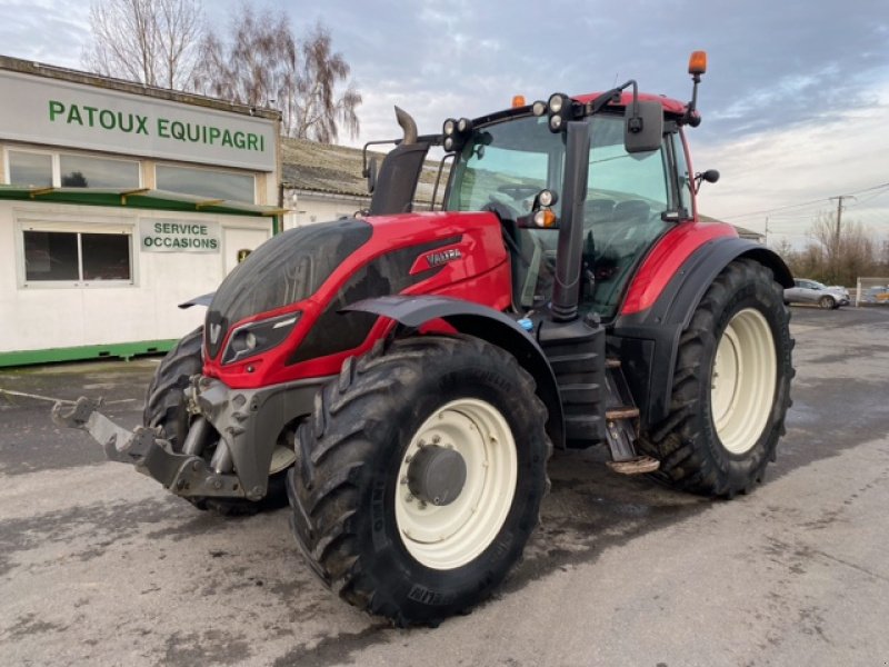 Traktor of the type Valtra T174 HITECH, Gebrauchtmaschine in Wargnies Le Grand (Picture 1)