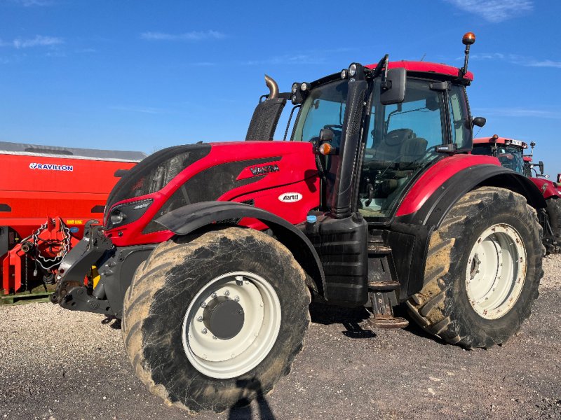 Traktor van het type Valtra T174 HITECH, Gebrauchtmaschine in VERT TOULON (Foto 1)