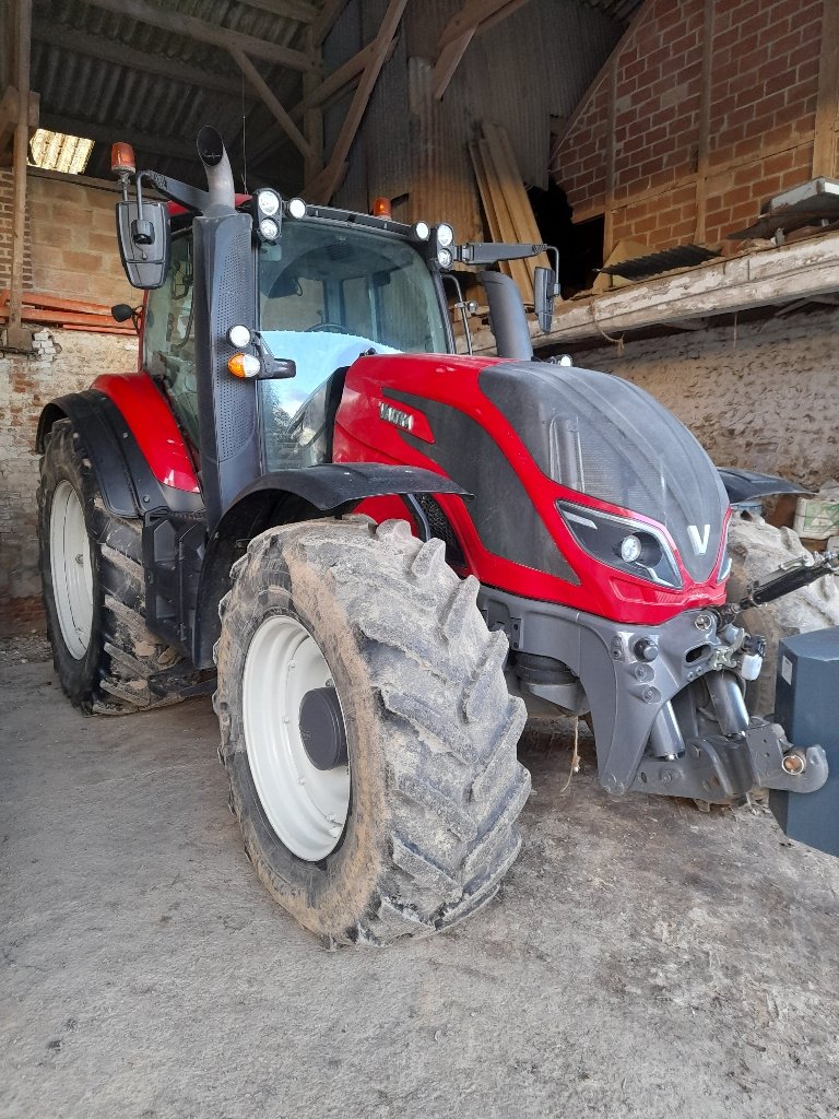 Traktor типа Valtra T174 V, Gebrauchtmaschine в Neufchâtel-en-Bray (Фотография 1)