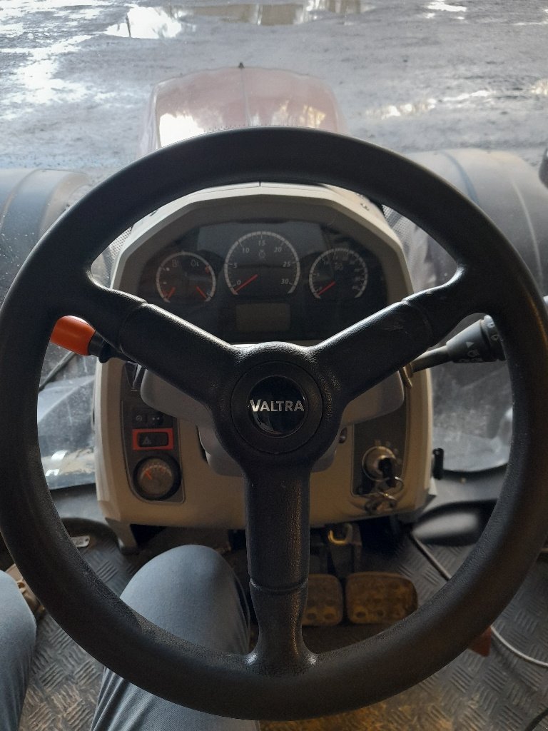 Traktor tip Valtra T174 V, Gebrauchtmaschine in Neufchâtel-en-Bray (Poză 11)