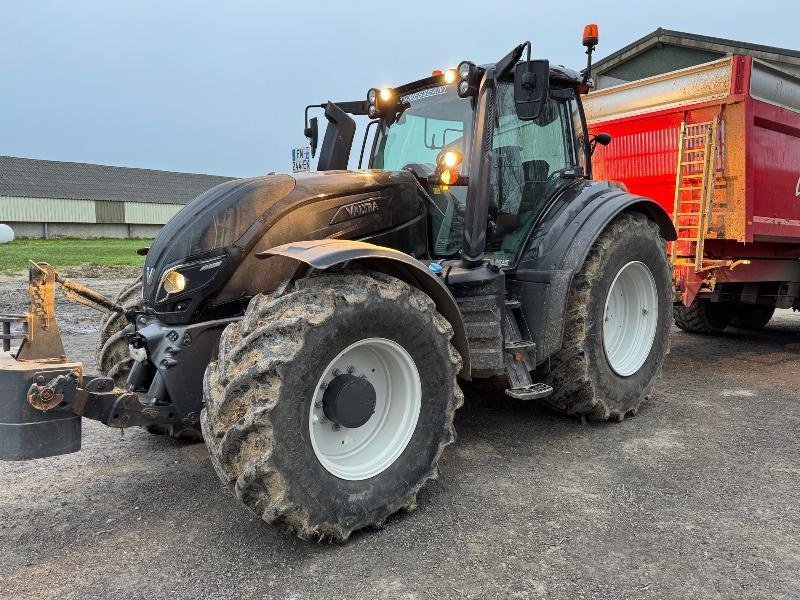 Traktor of the type Valtra T174 VERSU, Gebrauchtmaschine in Richebourg (Picture 1)