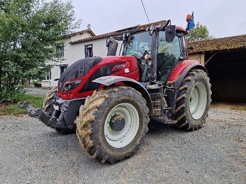 Traktor типа Valtra T174 VERSU, Gebrauchtmaschine в PEYROLE (Фотография 5)