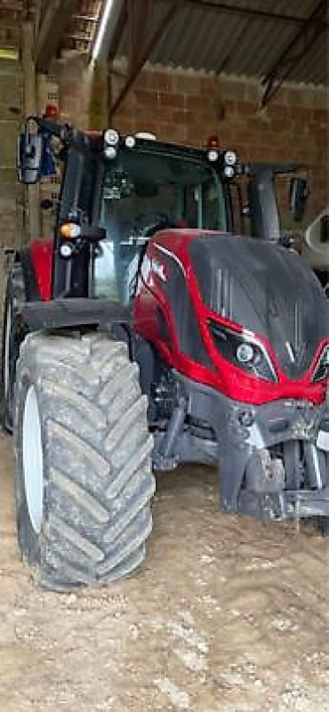 Traktor типа Valtra T174 VERSU, Gebrauchtmaschine в PEYROLE (Фотография 2)