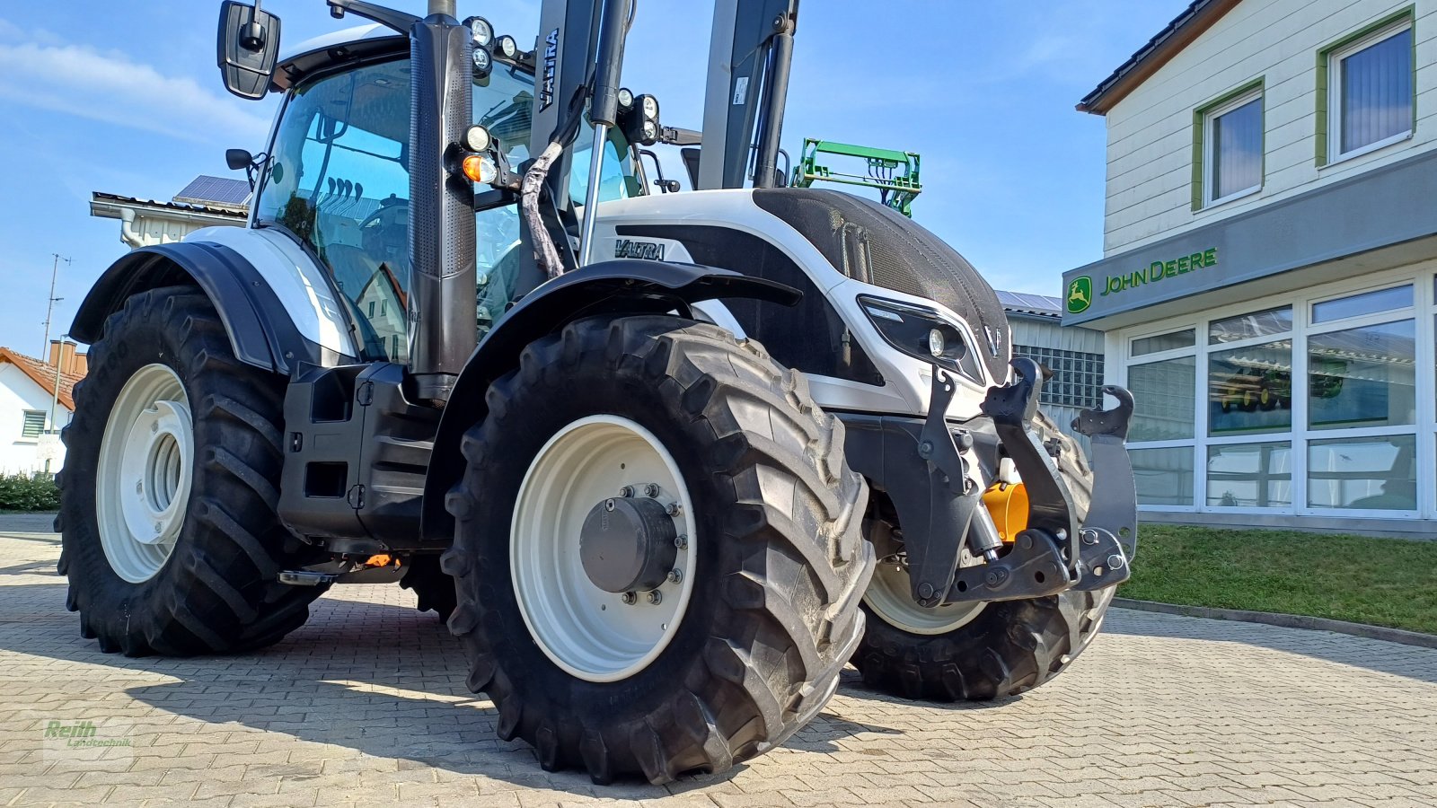 Traktor des Typs Valtra T174, Gebrauchtmaschine in Wolnzach (Bild 4)