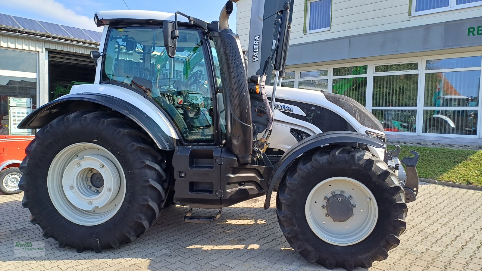 Traktor des Typs Valtra T174, Gebrauchtmaschine in Wolnzach (Bild 5)