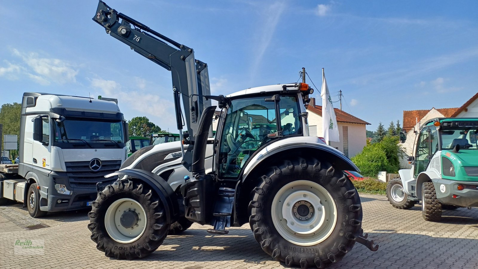 Traktor typu Valtra T174, Gebrauchtmaschine w Wolnzach (Zdjęcie 8)