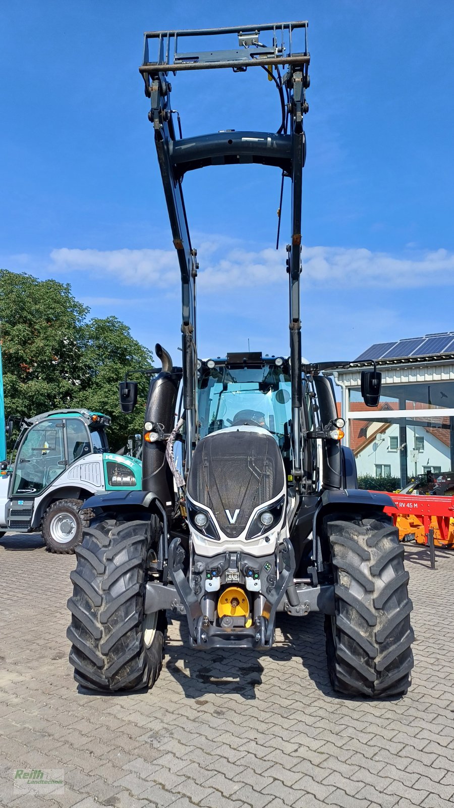 Traktor des Typs Valtra T174, Gebrauchtmaschine in Wolnzach (Bild 11)