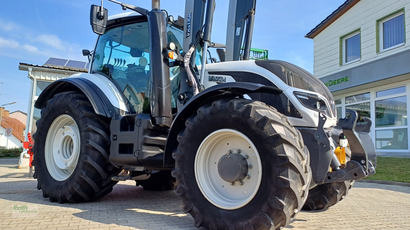 Traktor of the type Valtra T174, Gebrauchtmaschine in Wolnzach (Picture 13)