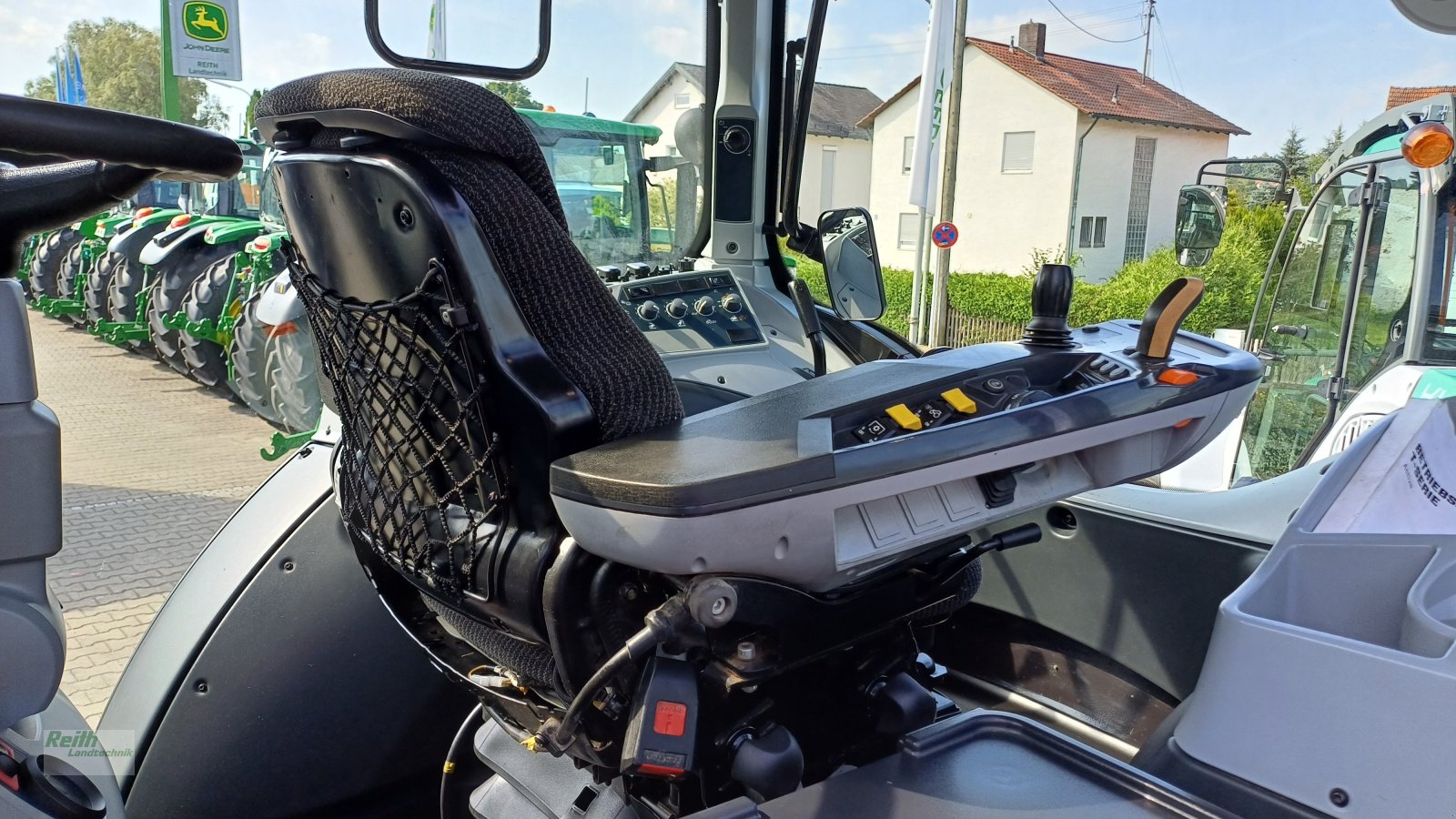 Traktor typu Valtra T174, Gebrauchtmaschine w Wolnzach (Zdjęcie 20)