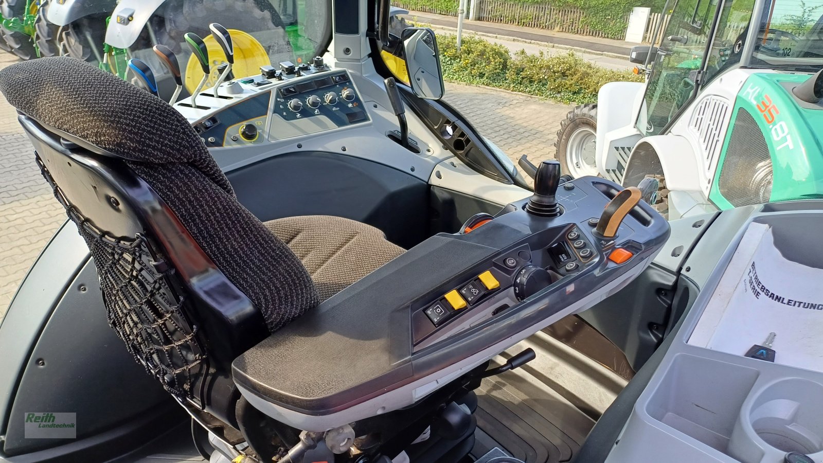 Traktor du type Valtra T174, Gebrauchtmaschine en Wolnzach (Photo 21)