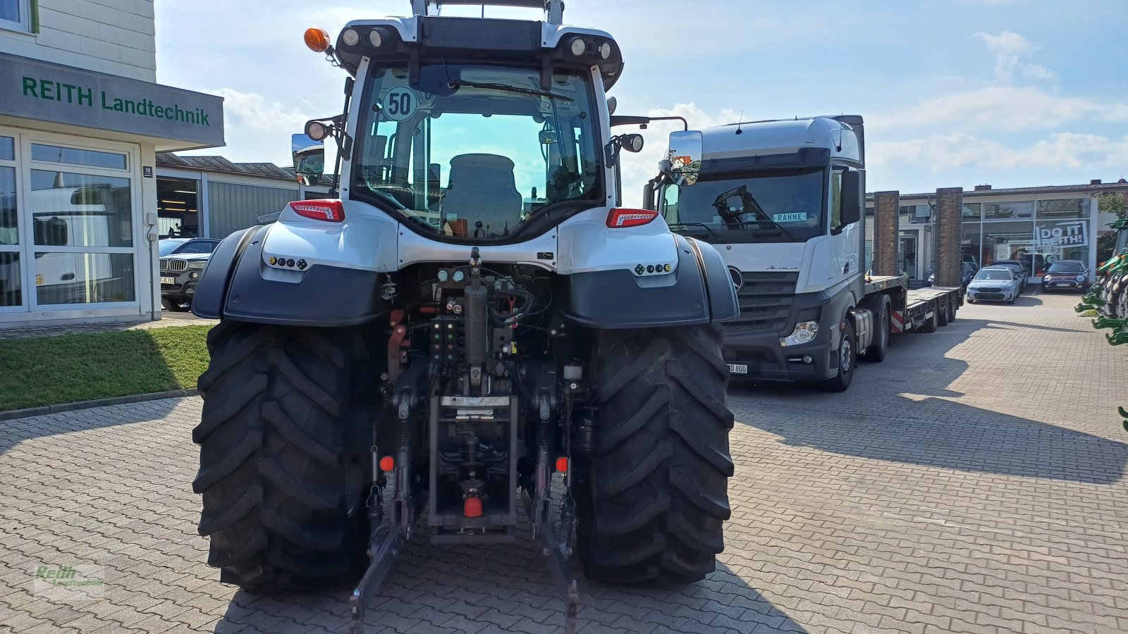 Traktor of the type Valtra T174, Gebrauchtmaschine in Wolnzach (Picture 23)