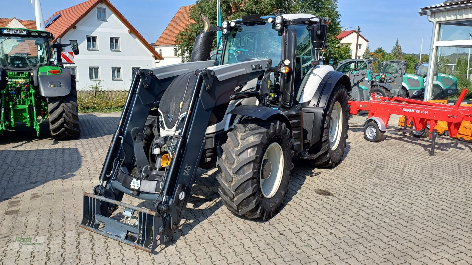 Traktor du type Valtra T174, Gebrauchtmaschine en Wolnzach (Photo 26)