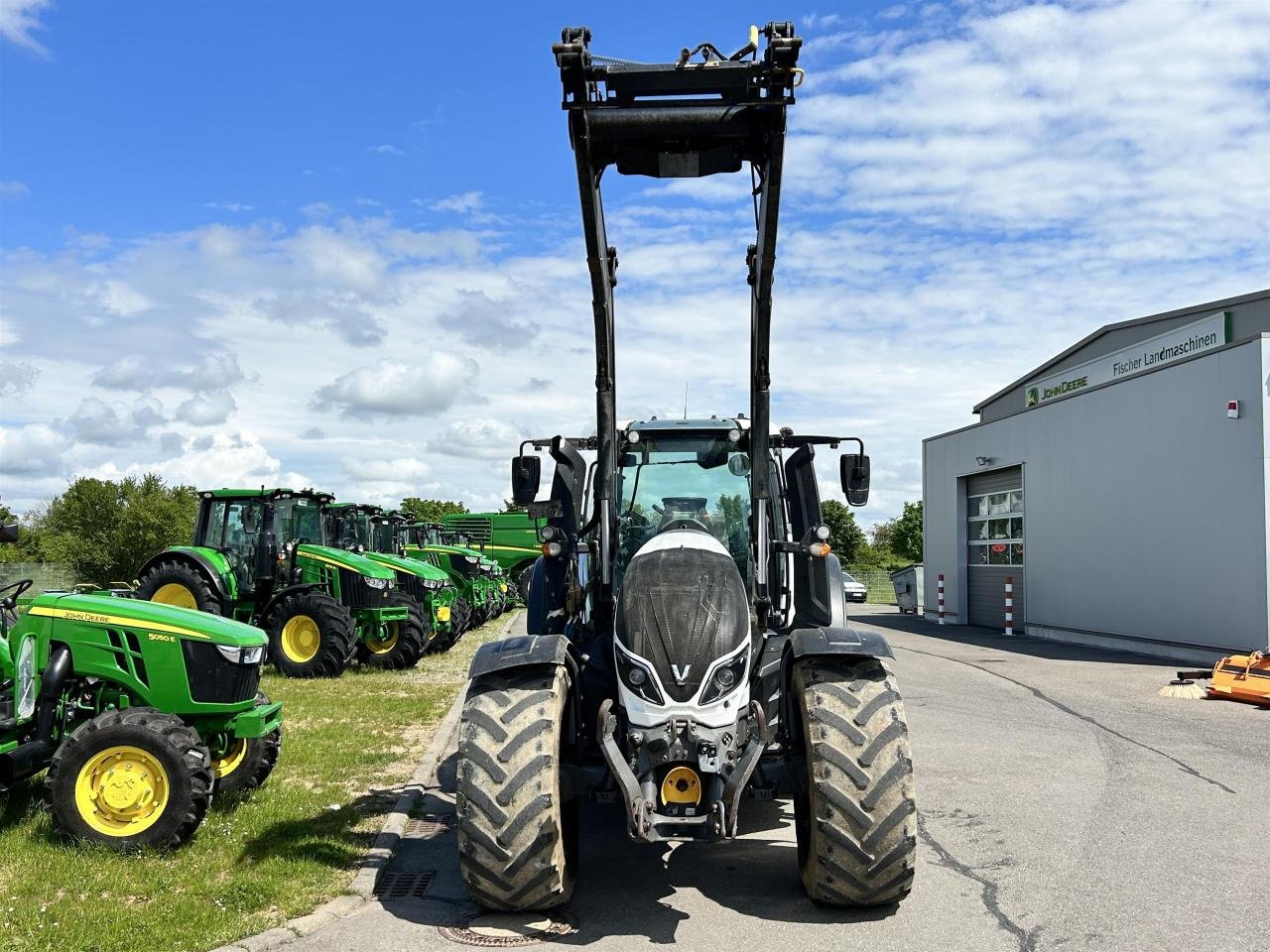 Traktor van het type Valtra T174, Gebrauchtmaschine in Niederkirchen (Foto 3)