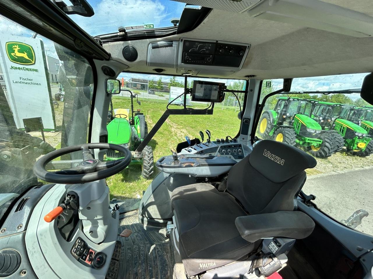 Traktor van het type Valtra T174, Gebrauchtmaschine in Niederkirchen (Foto 7)