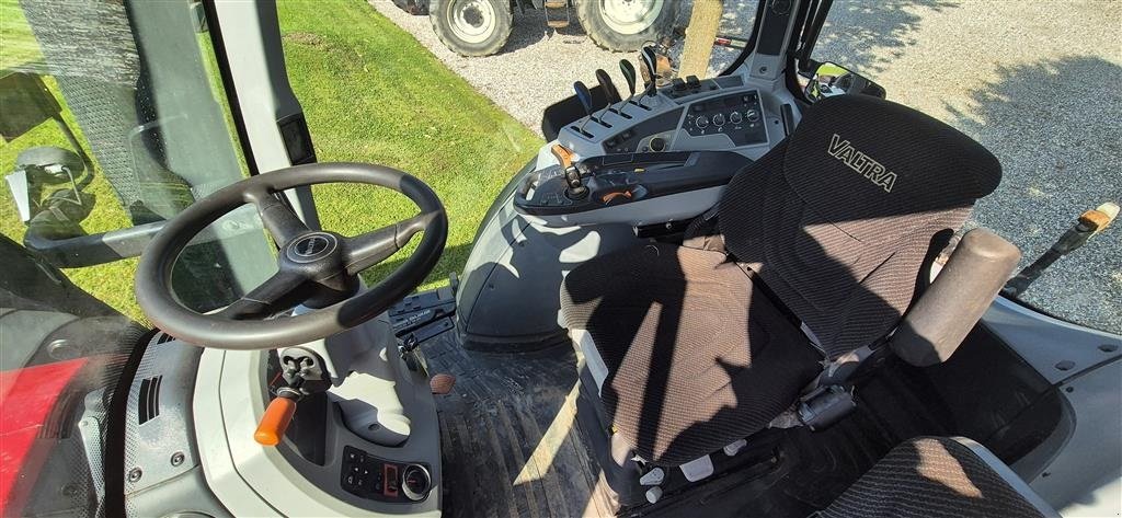 Traktor van het type Valtra T174E Active Med frontlæsser, Gebrauchtmaschine in Ringkøbing (Foto 5)