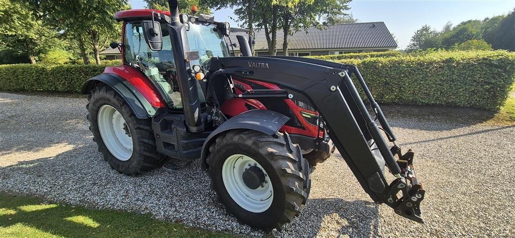 Traktor van het type Valtra T174E Active Med frontlæsser, Gebrauchtmaschine in Ringkøbing (Foto 3)