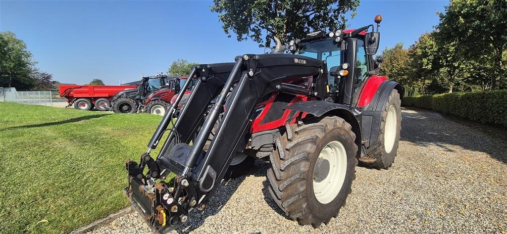 Traktor van het type Valtra T174E Active Med frontlæsser, Gebrauchtmaschine in Ringkøbing (Foto 2)