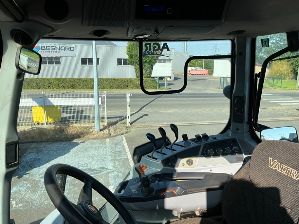 Traktor van het type Valtra T174eA, Gebrauchtmaschine in FLERS (Foto 8)