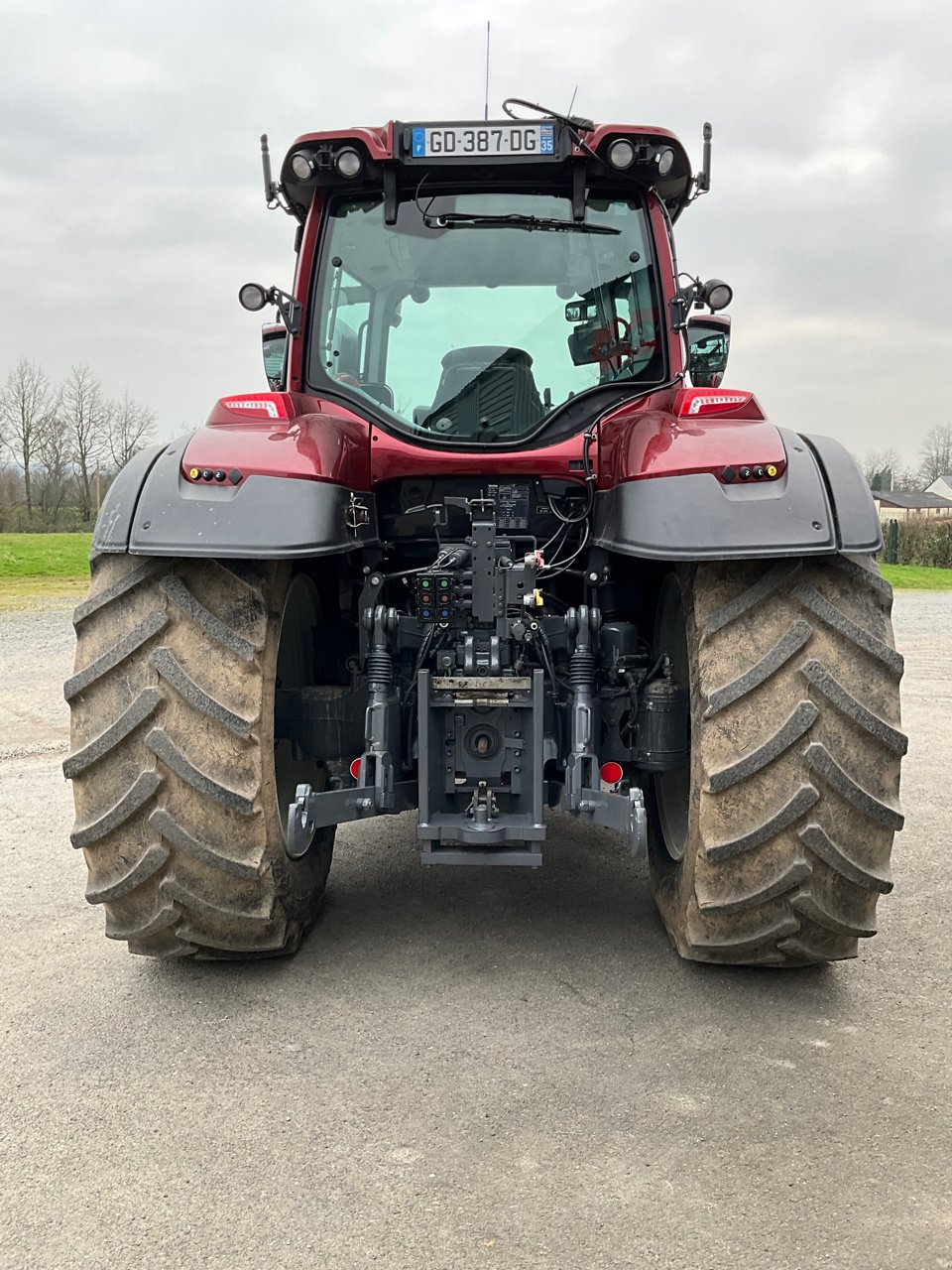 Traktor typu Valtra T174eA, Gebrauchtmaschine w Combourg (Zdjęcie 5)