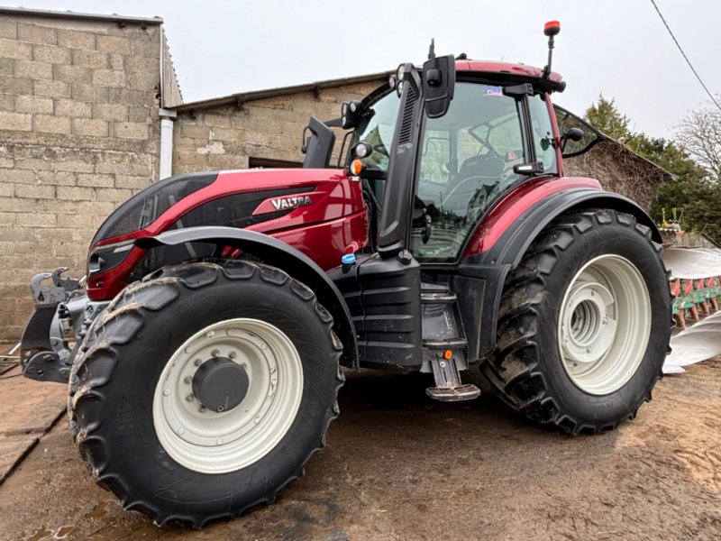 Traktor типа Valtra T174eA, Gebrauchtmaschine в FLERS (Фотография 1)