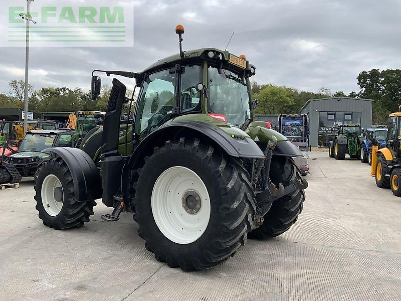 Traktor des Typs Valtra t175 active tractor (st21258) Active, Gebrauchtmaschine in SHAFTESBURY (Bild 8)