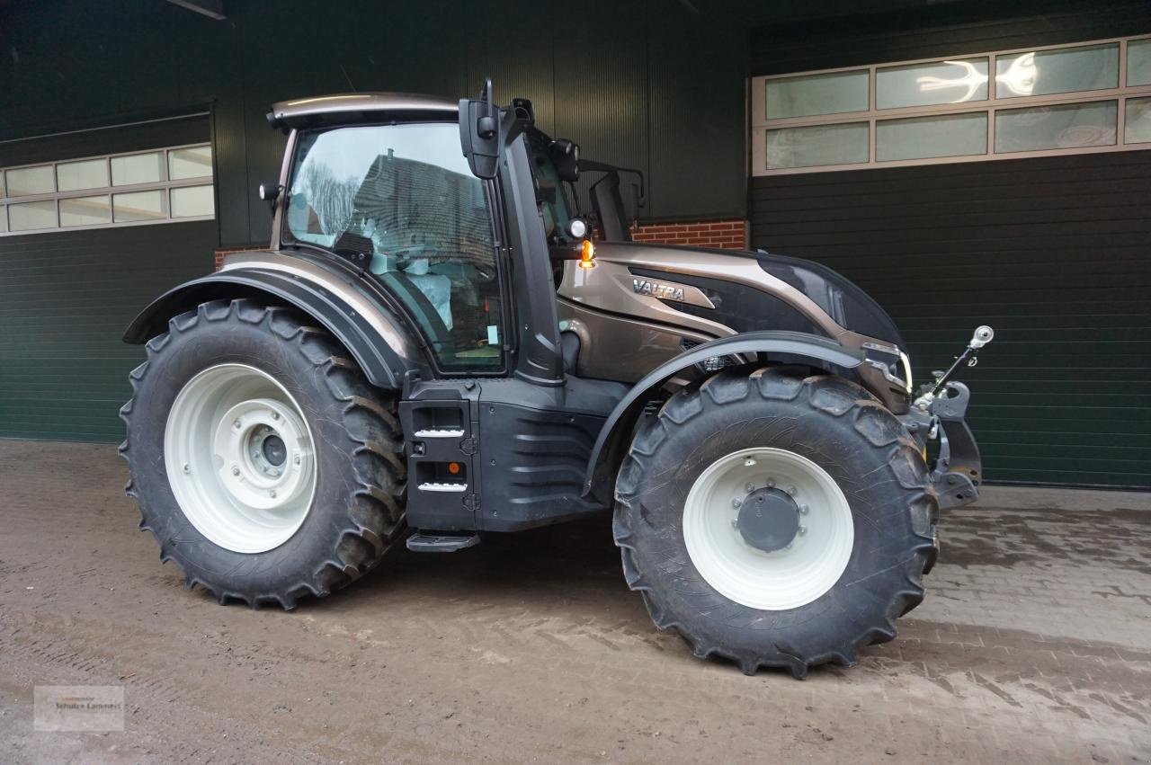 Traktor of the type Valtra T175 Active, Gebrauchtmaschine in Borken (Picture 1)