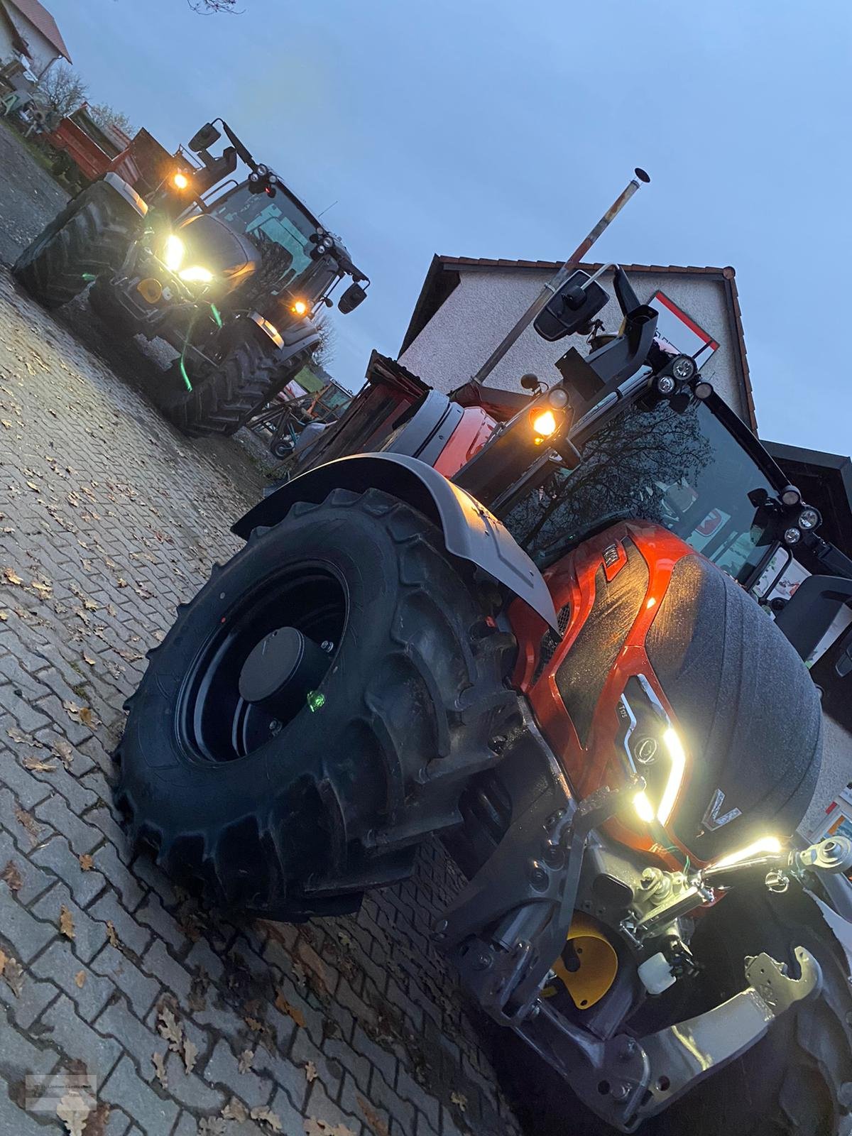 Traktor van het type Valtra T175, Gebrauchtmaschine in Weiden/Theisseil (Foto 4)