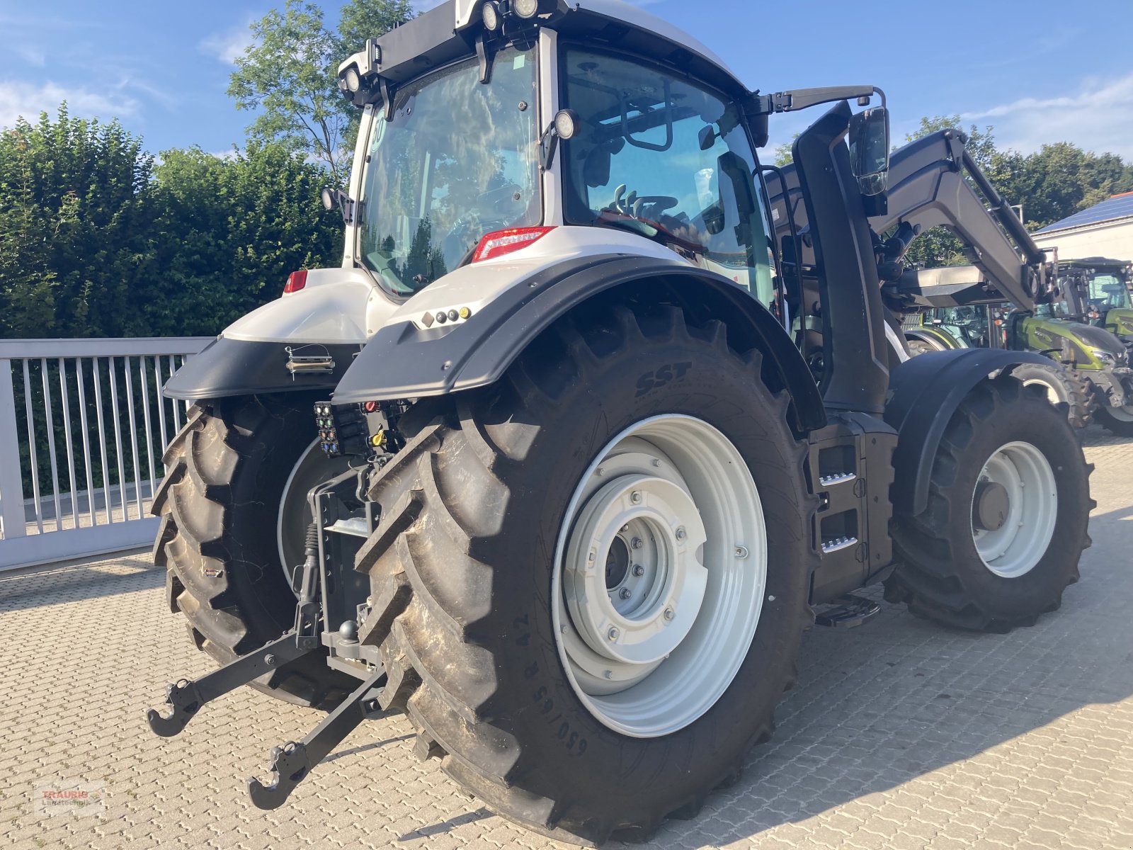 Traktor van het type Valtra T175e Active, Neumaschine in Mainburg/Wambach (Foto 19)