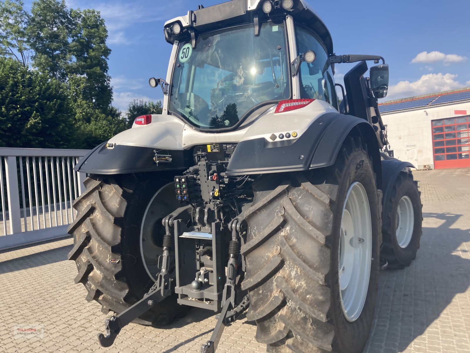 Traktor des Typs Valtra T175e Active, Neumaschine in Mainburg/Wambach (Bild 20)